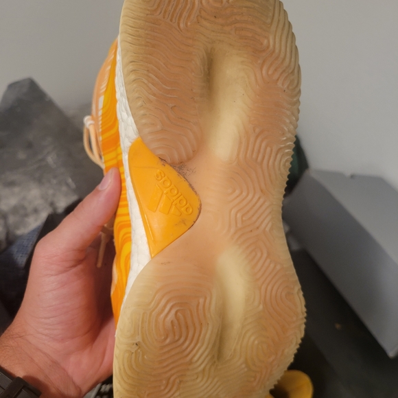 Adidas Basketball shoe - Picture 3 of 4